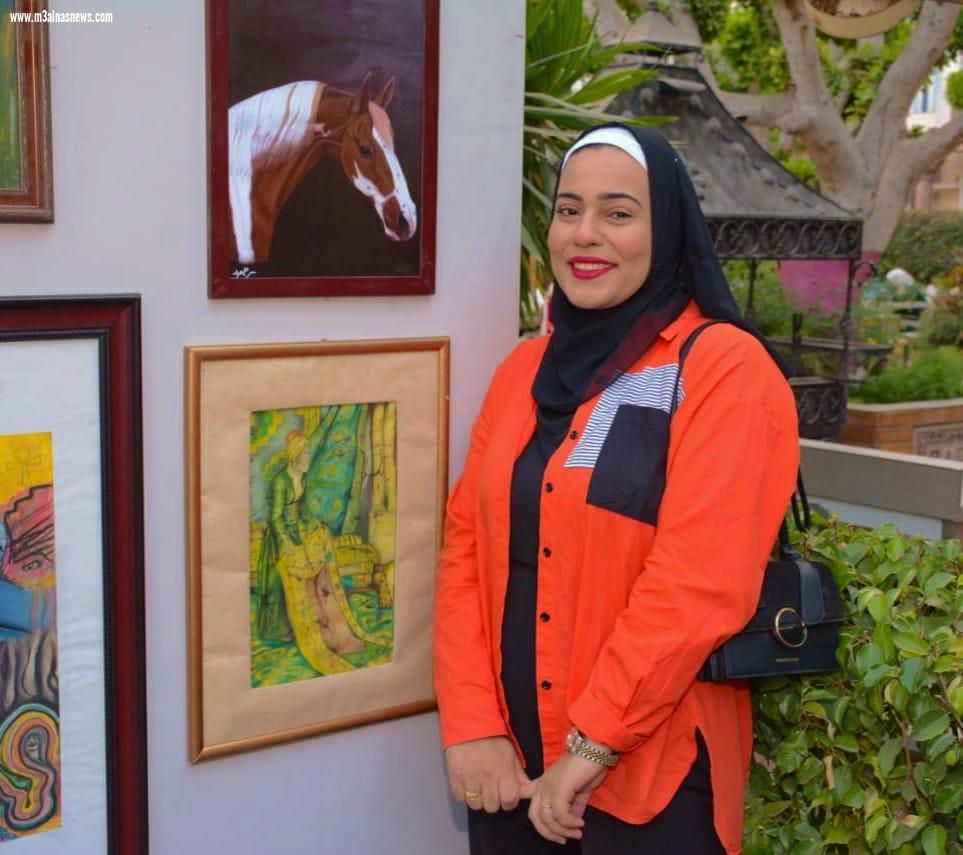 منار الهوارى ... بنت محافظة كفر الشيخ ... موهبة شابة تألقت في فنون الرسم 