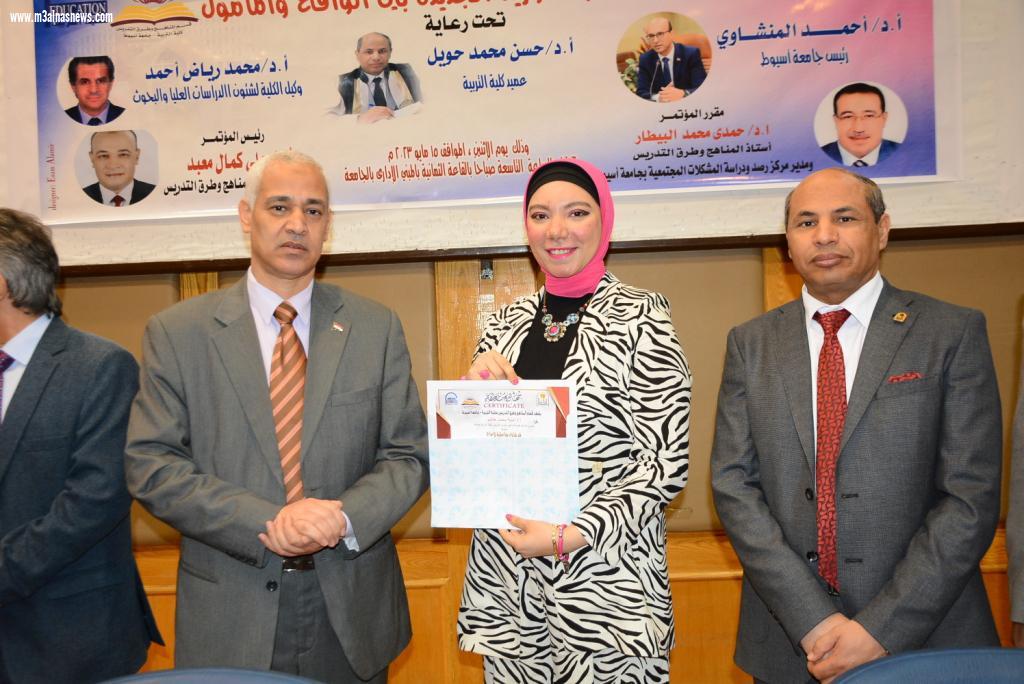   حوار أحمد الاسيوطي مع ا.د أحمد المنشاوي رئيس جامعه اسيوط