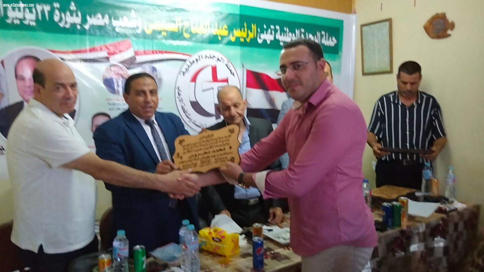حملة الوحدة الوطنية وجريدة مع الناس نيوز تكرمان شخصيات عامة