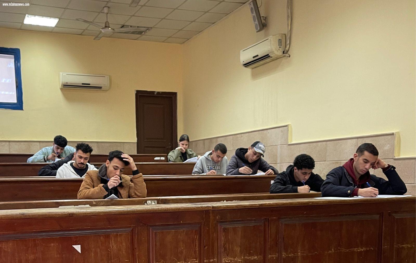 وسط أجواء إنضباطية.. بدء امتحانات نهاية الفصل الدراسي الأول بمعهد طيبة العالي للحاسب