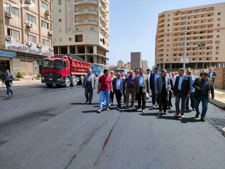 محافظ البحيرة يتفقد أعمال رصف وتطوير منطقة داير الموقف