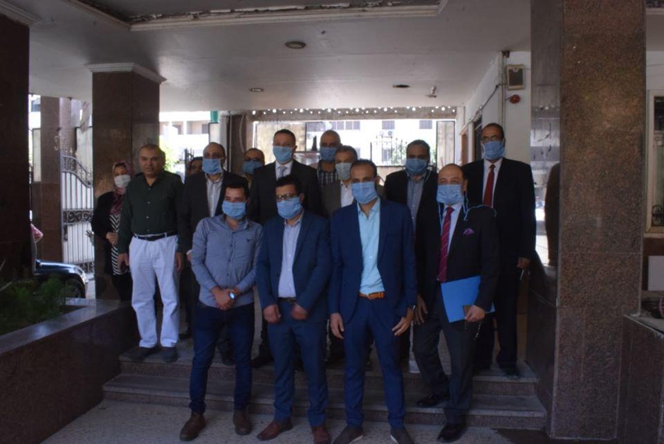 رئيس جامعة بنها يتفقد بوابة التعقيم بهندسة شبرا