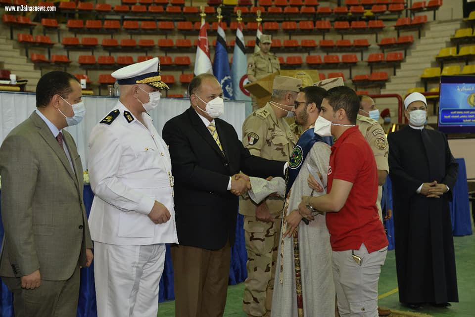 محافظ أسيوط يشارك قائد المنطقة الجنوبية العسكرية وجمعية المحاربين القدماء .. الاحتفال بتكريم أسر شهداء رجال القوات المسلحة والشرطة ومصابى العمليات العسكرية 