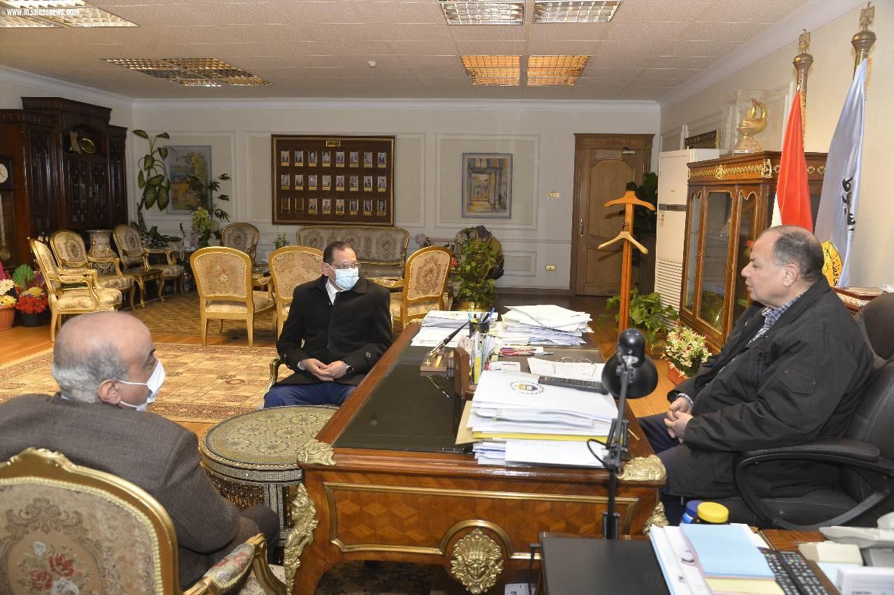 محافظ أسيوط يعلن مواقفة تنفيذي المحافظة على ترخيص 10 سيارات ميكروباص على خط أسيوط الجديدة – موقف الأزهر و5 سيارات سرفيس داخلي للمدينة