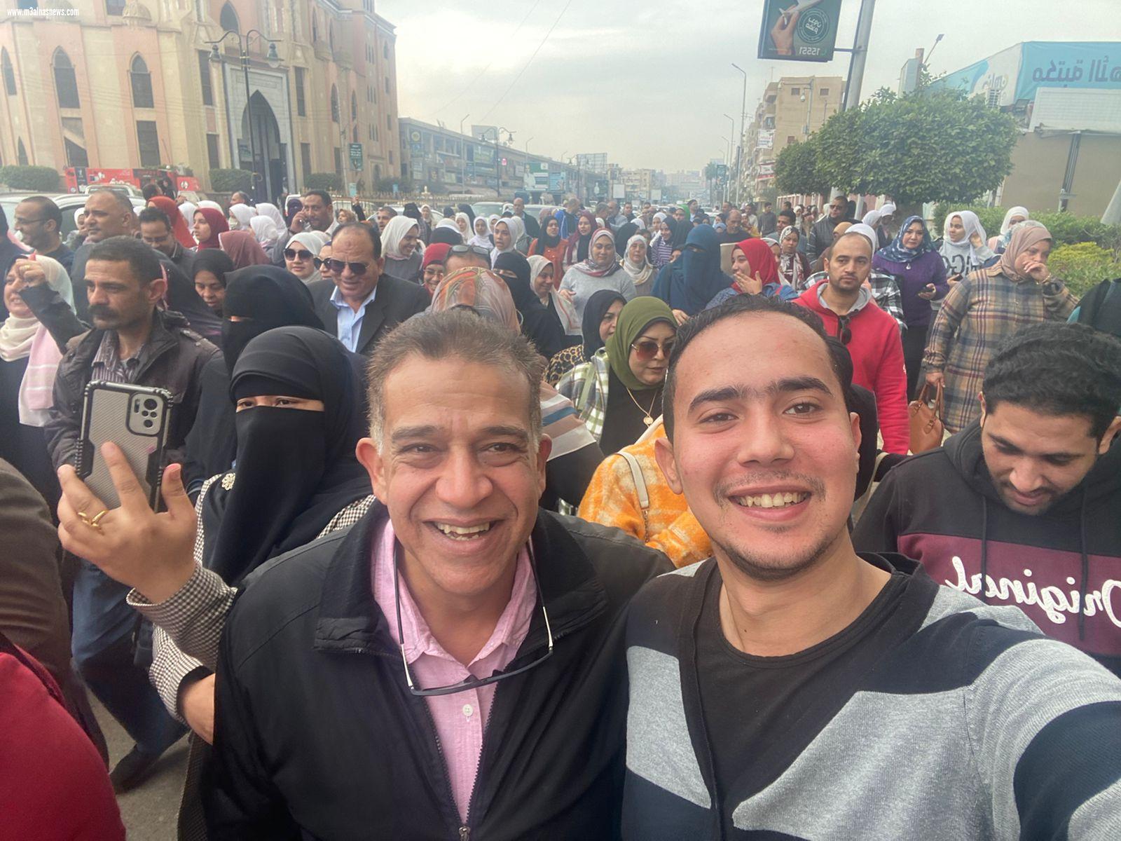 د. احدابو العطا ... يقود مسيرة حاشدة لأطباء مستشفى الصدر تأيدا للسيسي