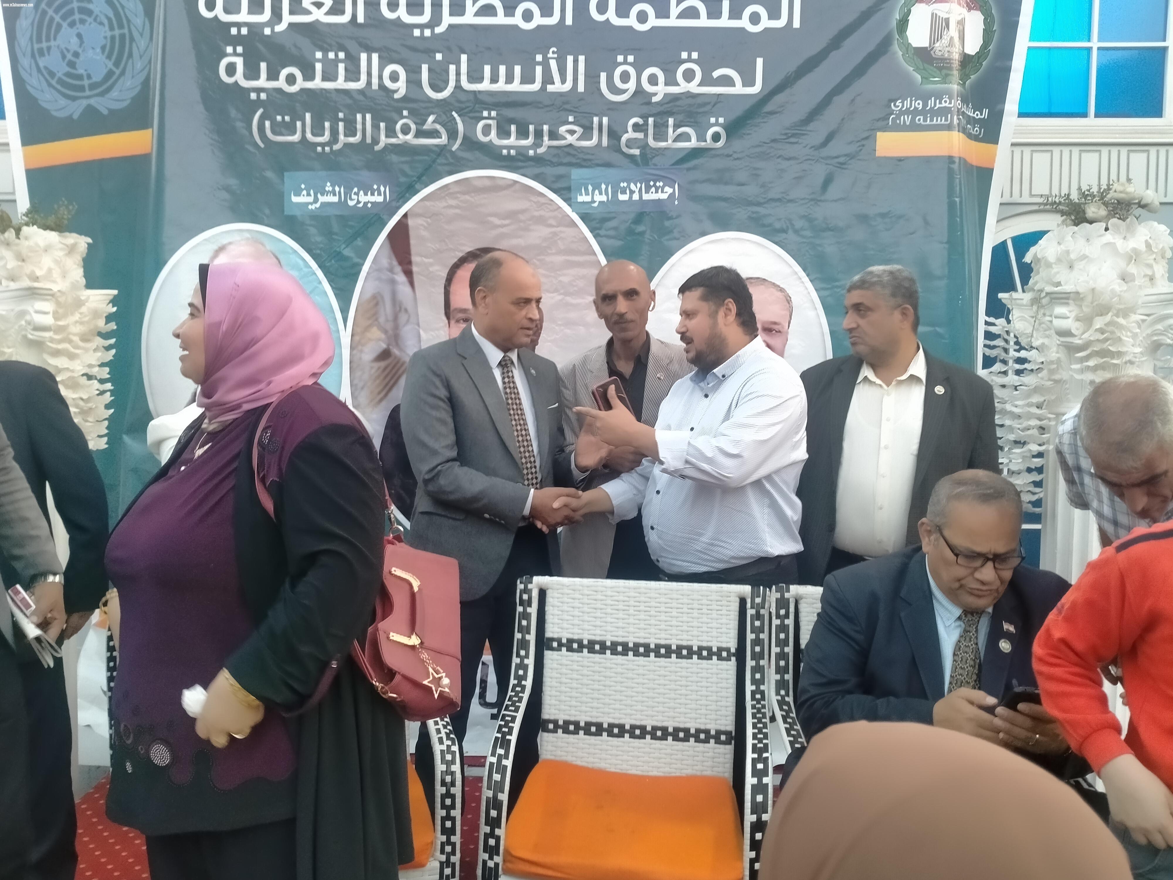 تكريم أسر الشهداء فى احتفال المنظمة المصرية لحقوق الإنسان بالمولد النبوى بكفرالزيات