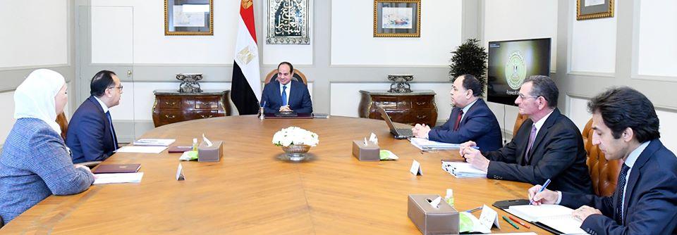السيد الرئيس يجتمع مع رئيس الوزراء وبعض من الوزراء