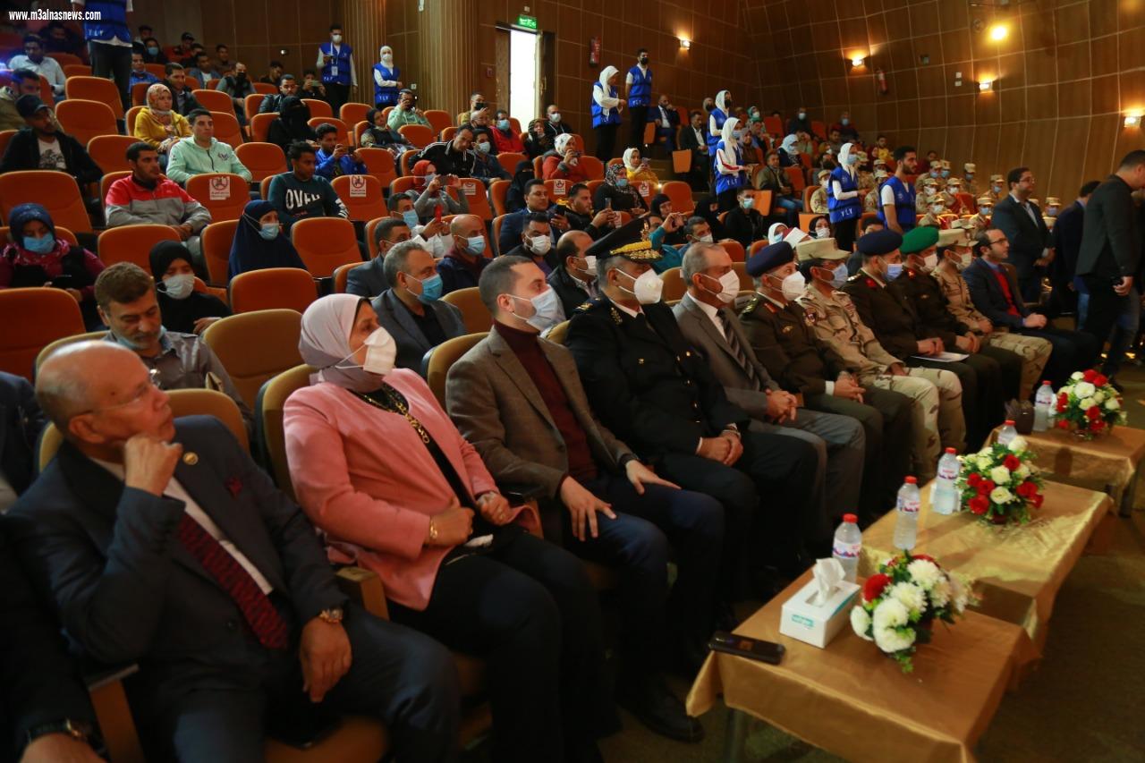 محافظ كفر الشيخ يكرم أسر الشهداء والمحاربين القدامى ومصابي العمليات