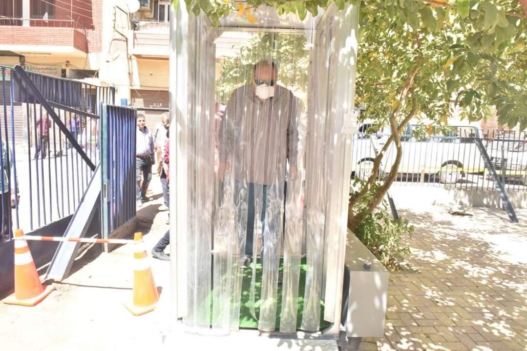 محافظ أسيوط يتفقد تركيب 25 كابينة تعقيم ذاتي بمواقع شركة مياه الشرب 
