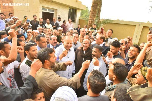 وسط فرحة الأهالي وهتافات