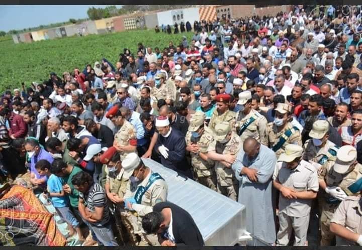 تشيع جثمان شهيد حادث إرهابي في أرض سيناء بمسقط رأسه بشربين.. صور