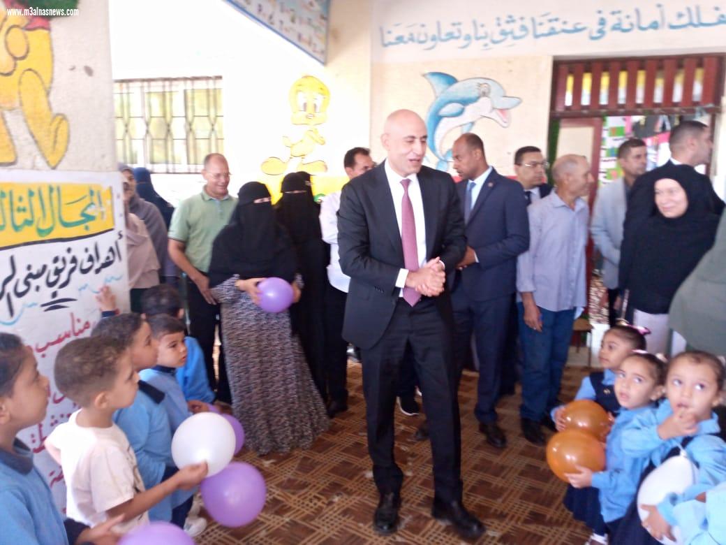 مدير إدارة الرياض التعليمية في حوار خاص لـ«مع الناس نيوز» عاصم الشربيني: زيارة وزير التعليم كانت مفاجأة.. وقال لي: «أنا متابع شغلك من زمان.. اجتهد ولكل مجتهد نصيب»