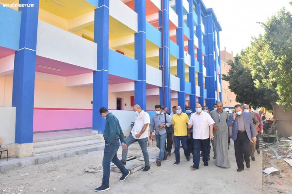 محافظ أسيوط ورئيس هيئة الأبنية التعليمية يتفقدان أعمال إنشاء مدرسة عمر طه للتعليم الأساسي بقرية الواسطى التابعة لمركز الفتح ضمن المشروع القومي لتطوير قرى الريف المصري 