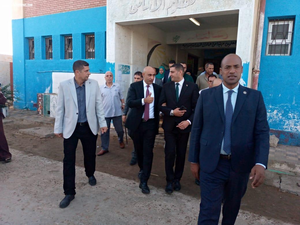 مدير إدارة الرياض التعليمية في حوار خاص لـ«مع الناس نيوز» عاصم الشربيني: زيارة وزير التعليم كانت مفاجأة.. وقال لي: «أنا متابع شغلك من زمان.. اجتهد ولكل مجتهد نصيب»