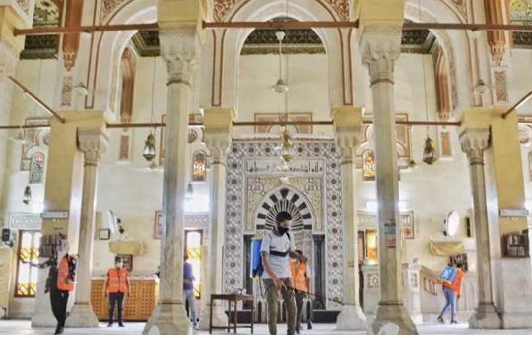 تطهير وتعقيم المساجد بالتعاون بين 