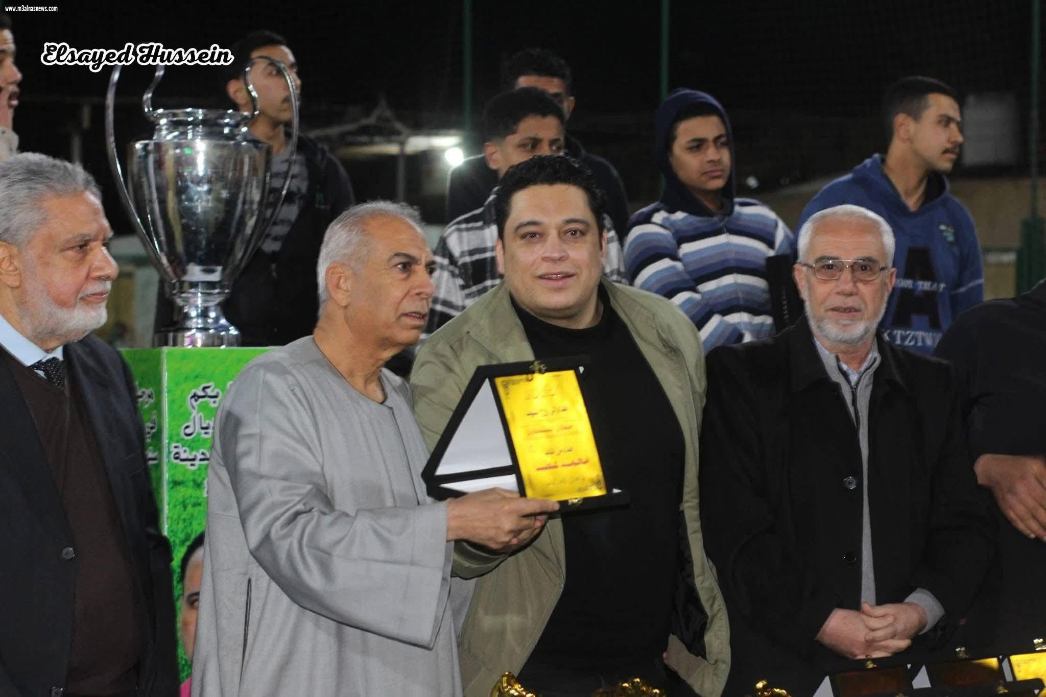 النائب محمد عطا يكرم أسر شباب