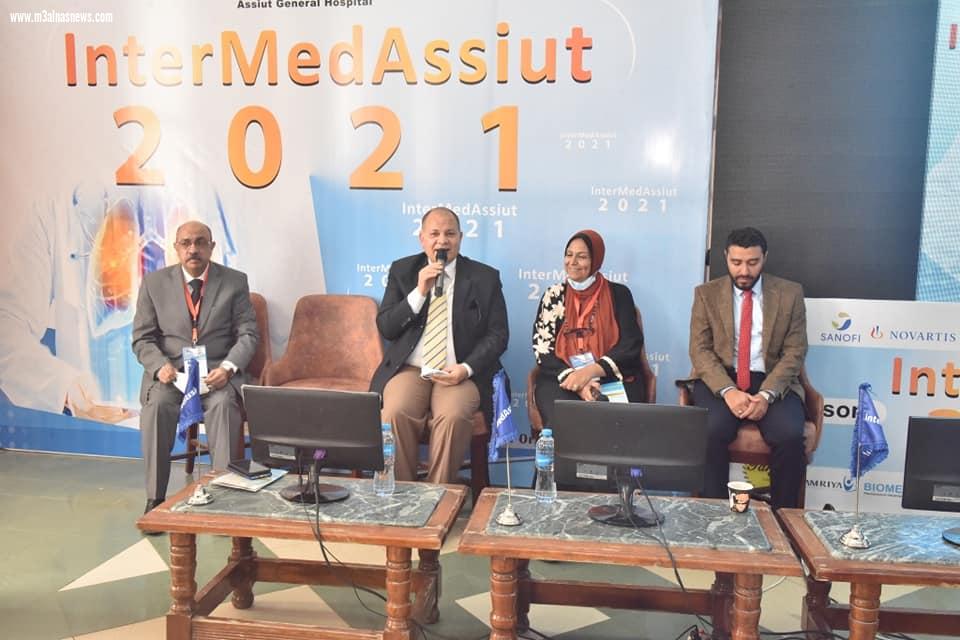 محافظ أسيوط يشهد انطلاق المؤتمر السنوى لقسم الباطنة ووحدة الجهاز الهضمى بمستشفى اسيوط العام
