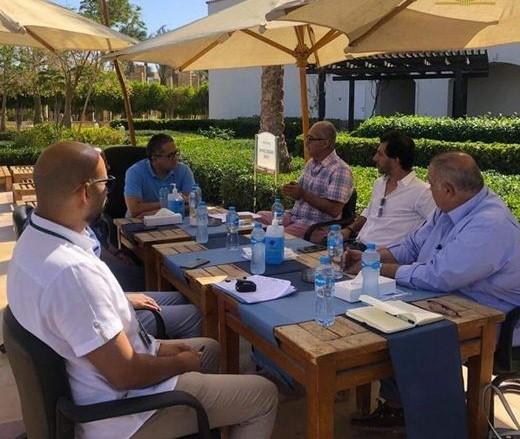 العناني..يلتقي بأعضاء غرفة الغوص والأنشطة البحرية