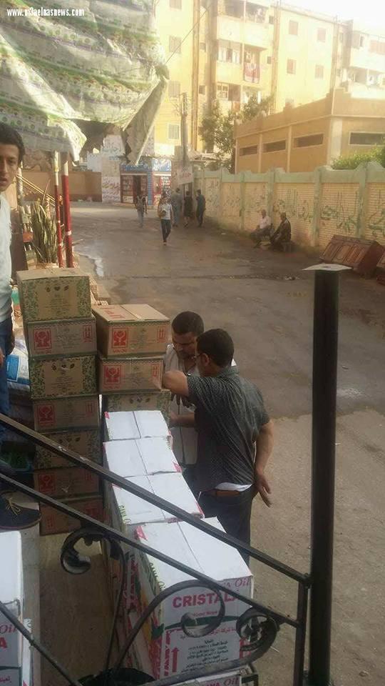 بالصور |شباب الفيس بوك يوزعون شنط رمضان على أهالى بيلا والحامول وقراهم بكفر الشيخ