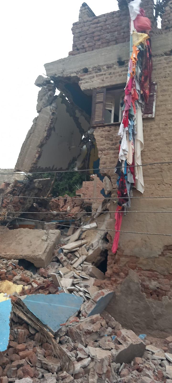 محافظ أسيوط يتابع حادث انهيار منزل بمركز البدارى