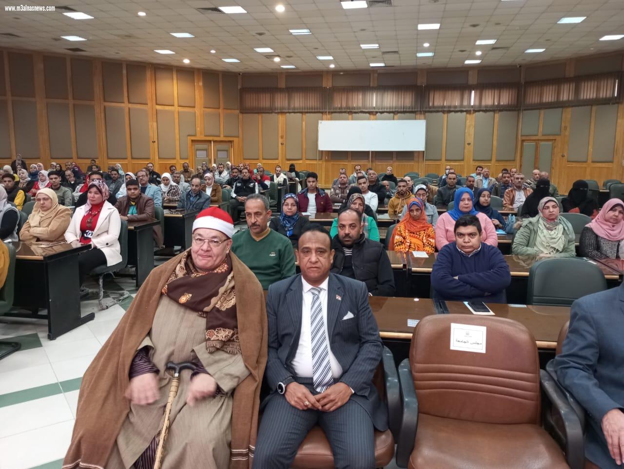 ندوة عن التعريف بالاستراتيجية الوطنية المكافحة الفساد بجامعة أسيوط