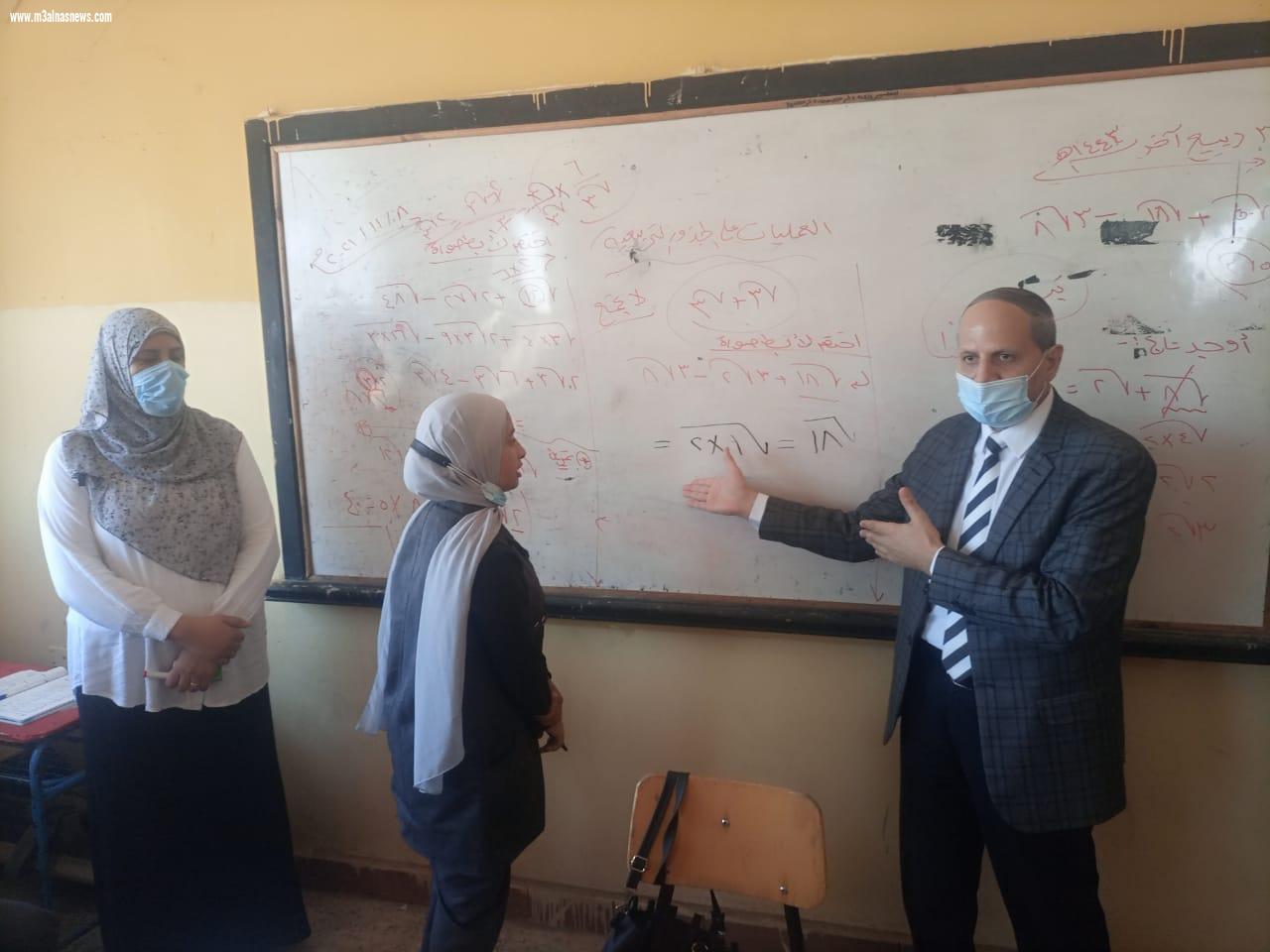  وكيل تعليم كفر الشيخ يتفقد المدارس ويحيل مدير مدرسة ومعلم للتحقيق