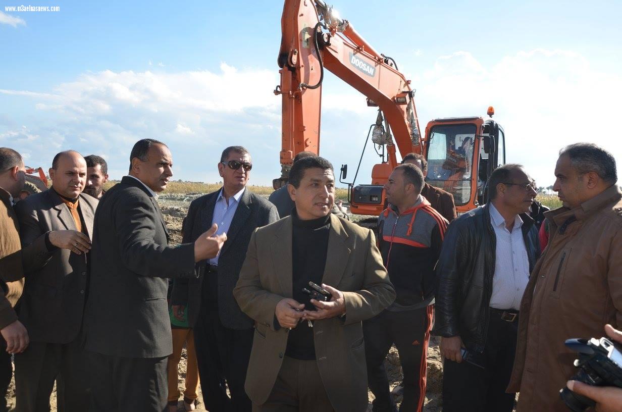 محافظ كفرالشيخ يتابع أعمال إنشاء مصنع الرمال السوداء بالبرلس باستثمارات تتخطى مليار جنيه