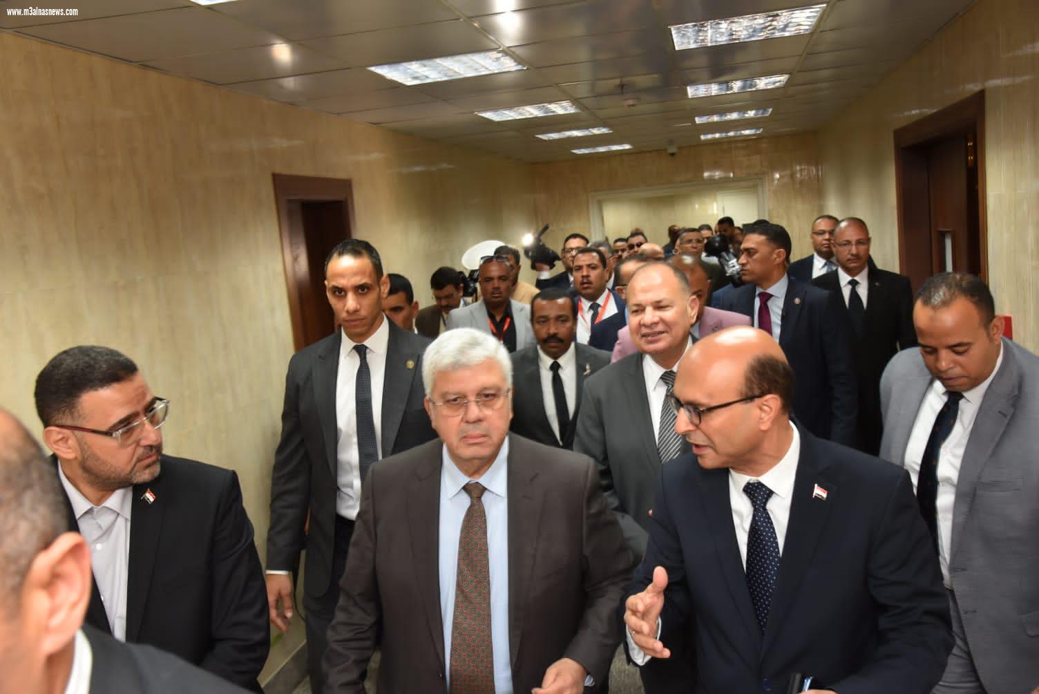 وزير التعليم العالي يفتتح قسم جراحة العظام بمستشفى الإصابات بجامعة أسيوط