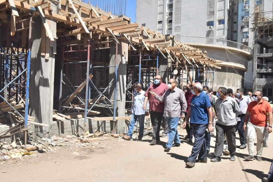 محافظ أسيوط يتفقد تركيب 25 كابينة تعقيم ذاتي بمواقع شركة مياه الشرب 