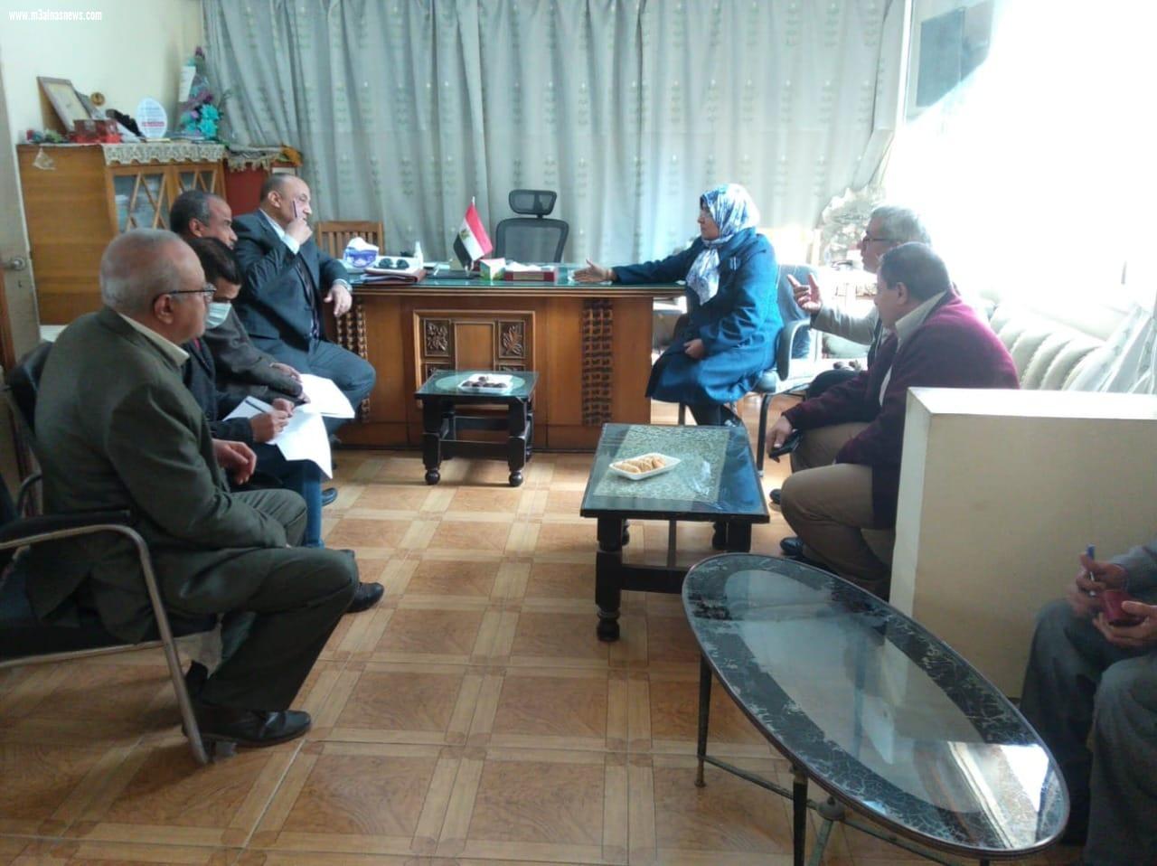 محافظ أسيوط يؤكد أهمية تنمية الثروة الحيوانية والداجنة .. ونائب وزير الزراعة يتفقد إدارة التلقيح الاصطناعي بمديرية الطب البيطري