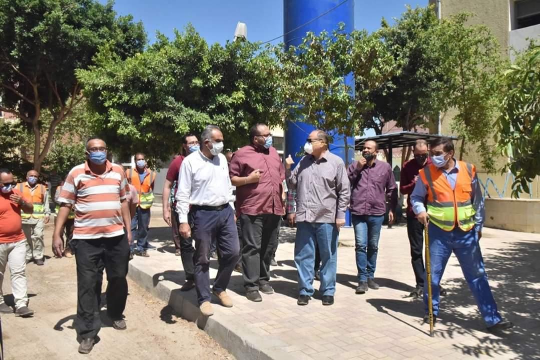 محافظ أسيوط يتفقد تركيب 25 كابينة تعقيم ذاتي بمواقع شركة مياه الشرب 