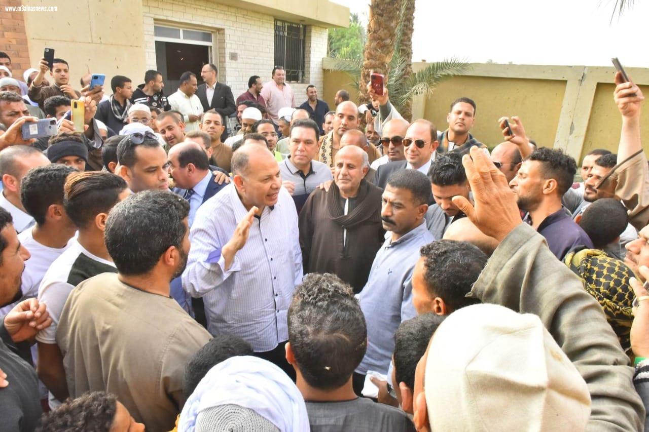 وسط فرحة الأهالي وهتافات