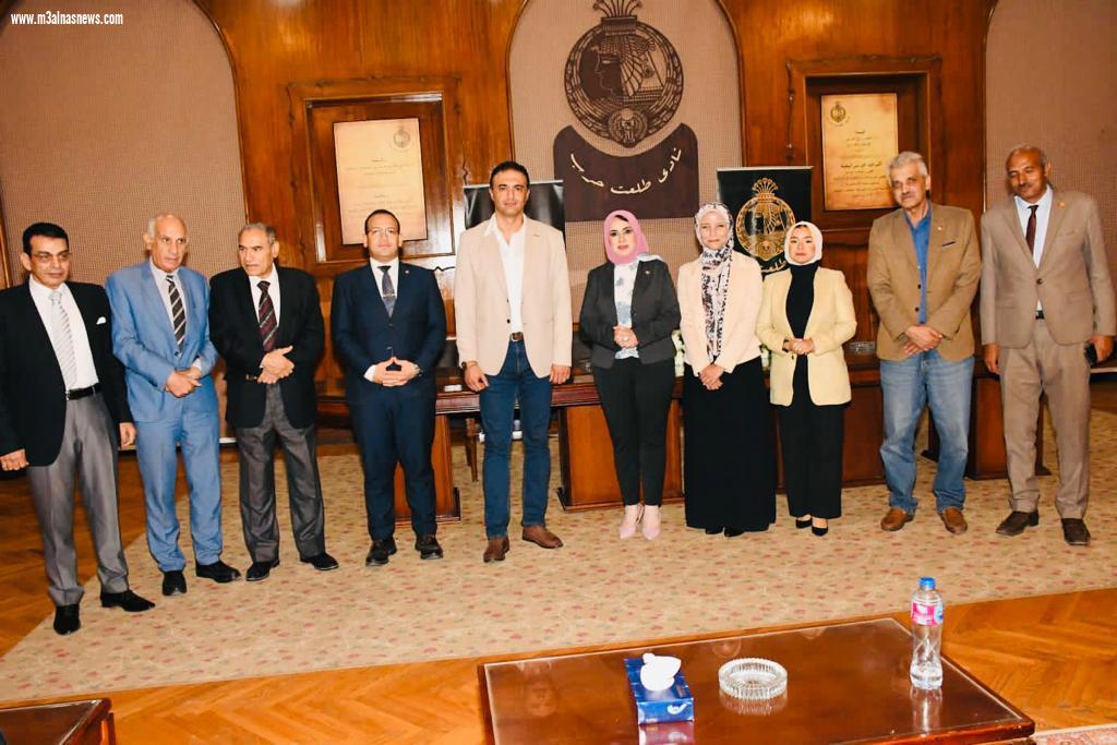 نادى طلعت حرب يناقش