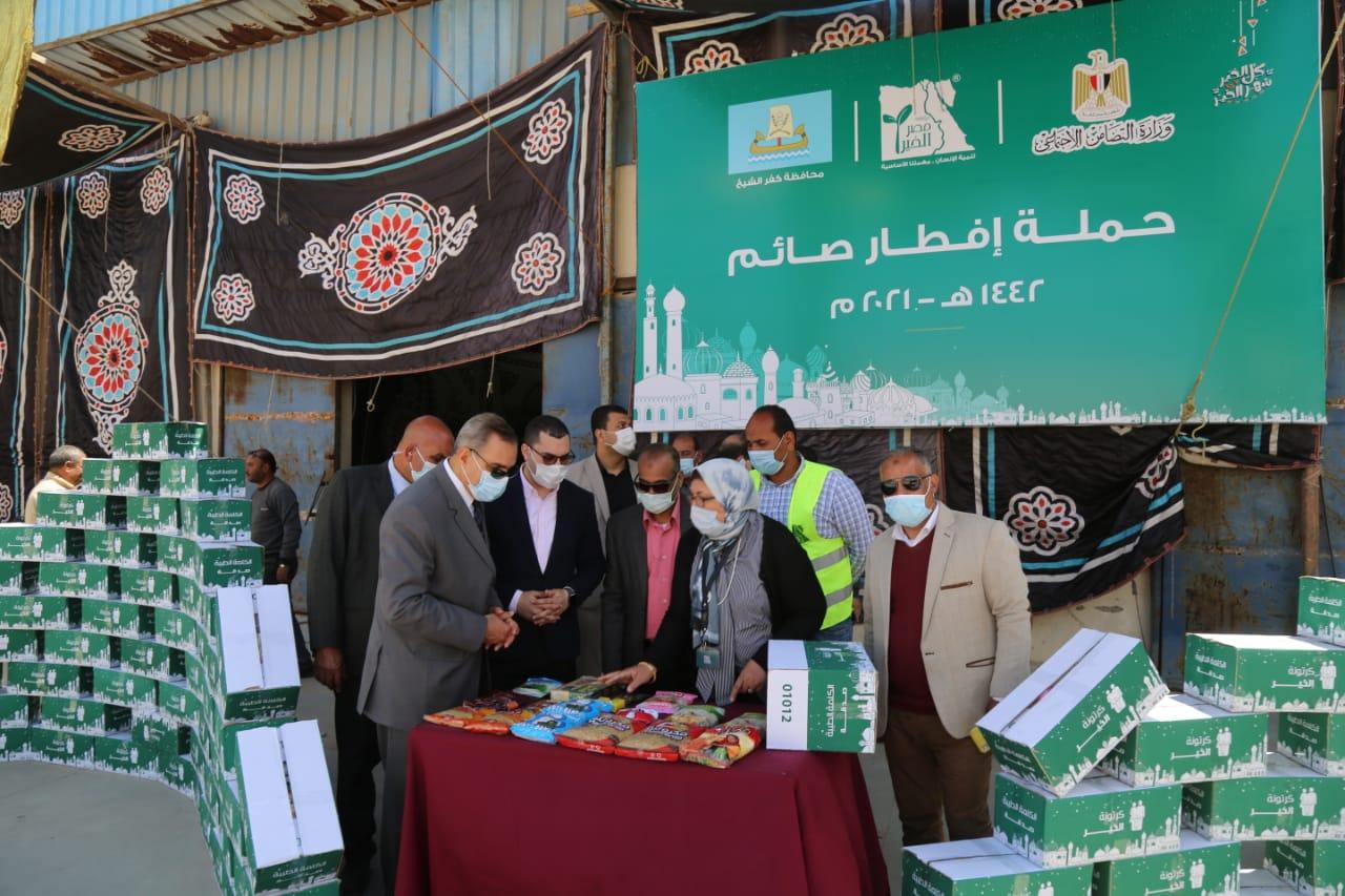 توزيع 11 ألف كرتونة رمضانية على المستحقين و500 وجبة ساخنة يوميا بكفرالشيخ
