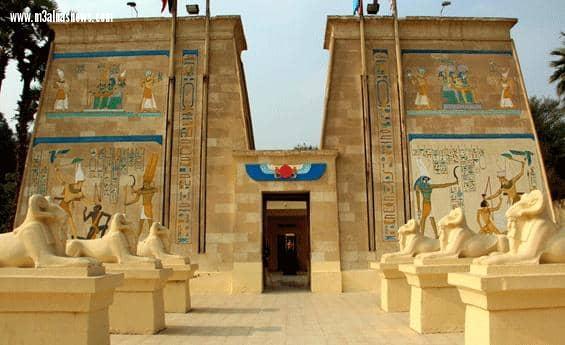 ملكات الجمال تعرض مشاهد تصويرية لحياة الفراعنة بالقرية الفرعونية