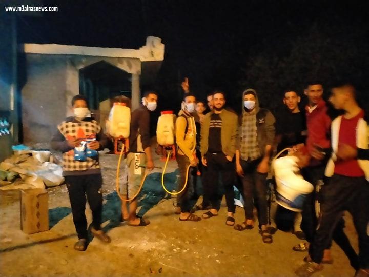 بالجهود الذاتية.. شباب قرية عمران بكفرالشيخ يشاركون فى تعقيم قريتهم