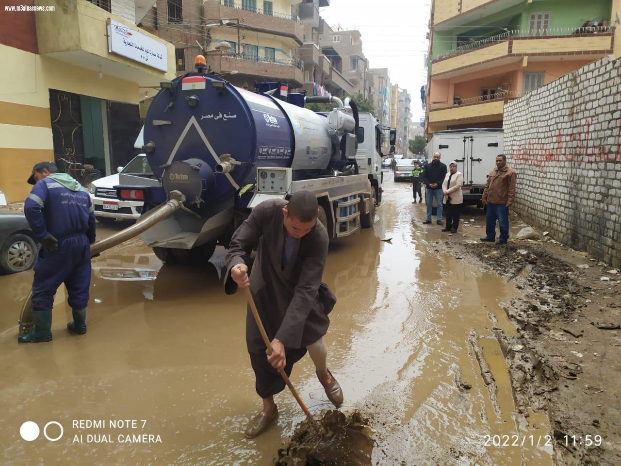 محافظ أسيوط : استمرار جهود رفع وازالة اثار الامطار ..والسكرتير المساعد تتابع الاعمال بمراكز ابنوب والفتح وحى شرق وغرب