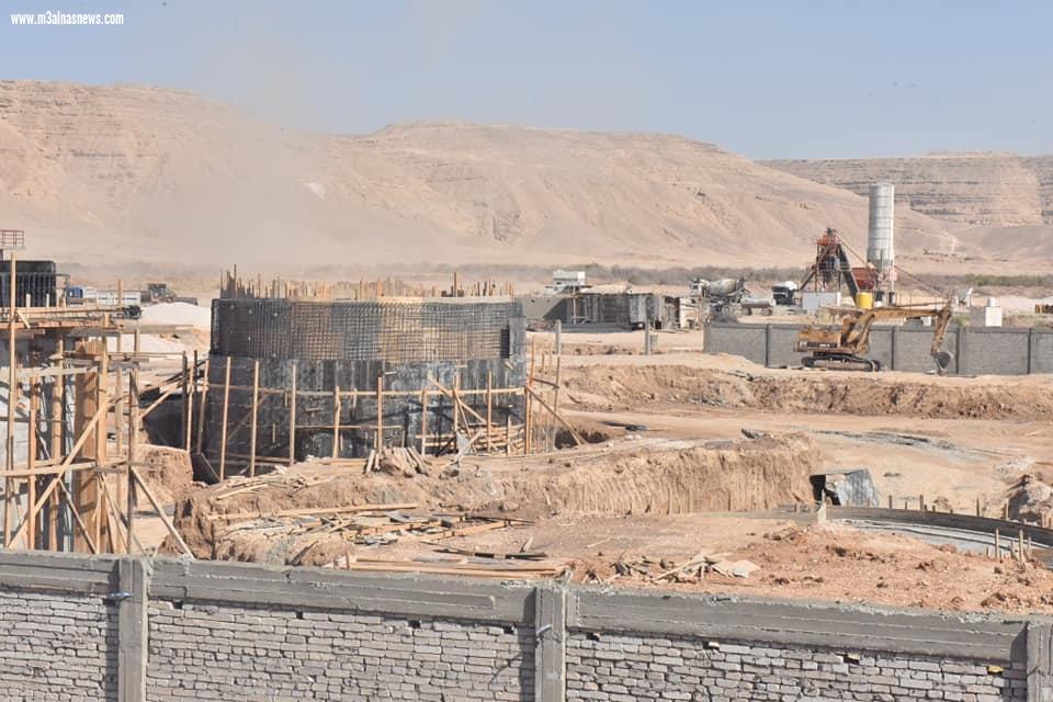 محافظ أسيوط يتفقد أعمال استكمال رصف طريق 