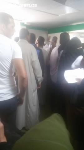 بالصور| تدافع وبكاء المواطنين أمام مكاتب بريد إبشان لتحديث بطاقات التموين 