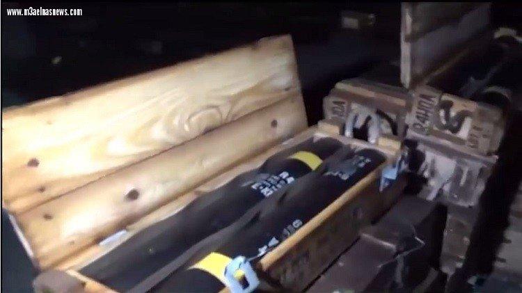 صحيفة روسية تكشف العثور على مئات من صناديق الأسلحة الأمريكية بحلب.. صور