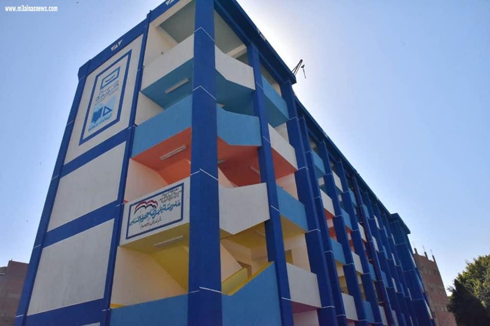 محافظ أسيوط ورئيس هيئة الأبنية التعليمية يتفقدان أعمال إنشاء مدرسة عمر طه للتعليم الأساسي بقرية الواسطى التابعة لمركز الفتح ضمن المشروع القومي لتطوير قرى الريف المصري 