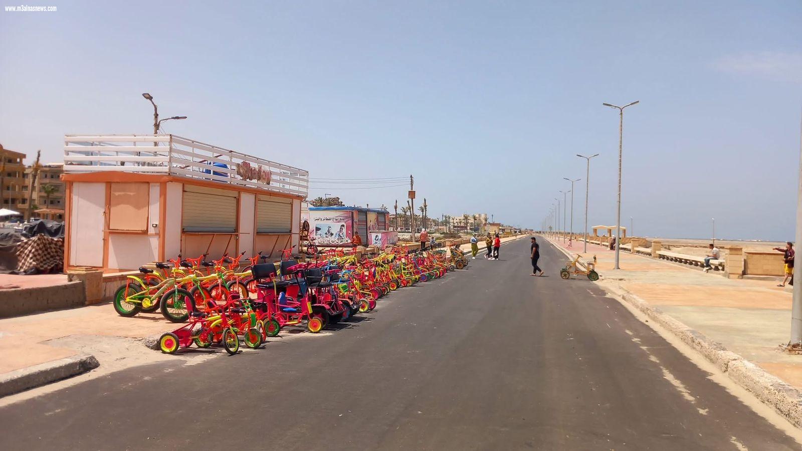 الآلاف يتوافدون على شواطىء مصيف بلطيم لقضاء إجازة عيد الربيع