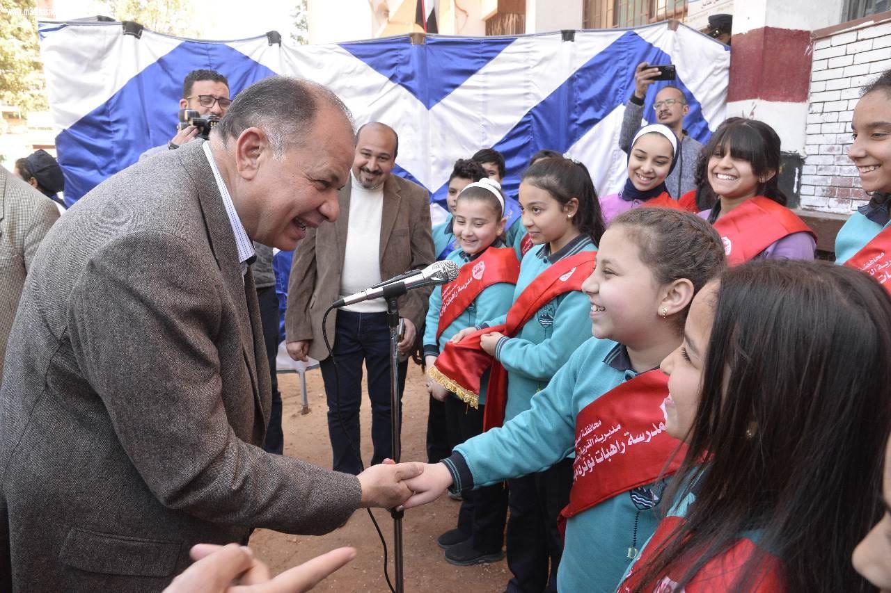 محافظ أسيوط يشهد احتفال مدرسة سانت ماري الخاصة بمنفلوط بعيد الأم وختام الأنشطة الطلابية