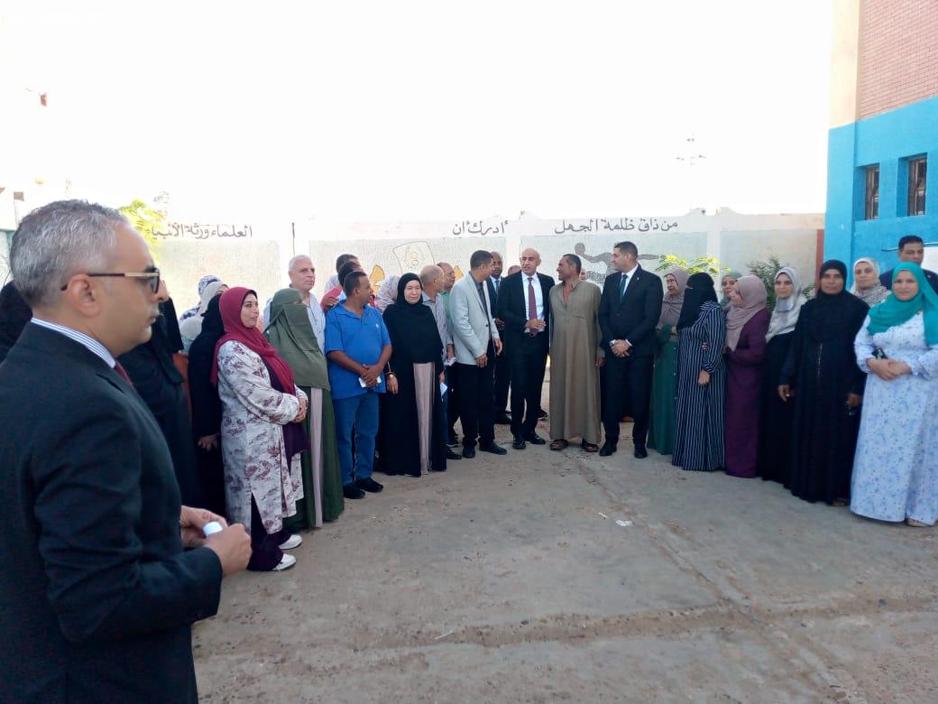 مدير إدارة الرياض التعليمية في حوار خاص لـ«مع الناس نيوز» عاصم الشربيني: زيارة وزير التعليم كانت مفاجأة.. وقال لي: «أنا متابع شغلك من زمان.. اجتهد ولكل مجتهد نصيب»