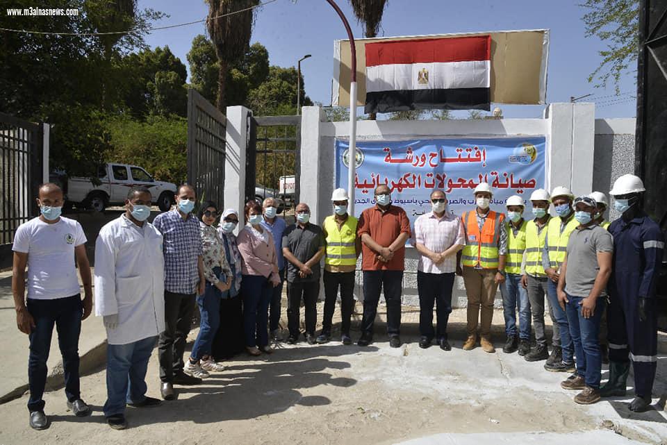 محافظ أسيوط ورئيس شركة مياه الشرب والصرف الصحى يفتتحان مشروع ورشة صيانة المحولات الكهربائية مختلفة الجهد بمحطة الجامعة