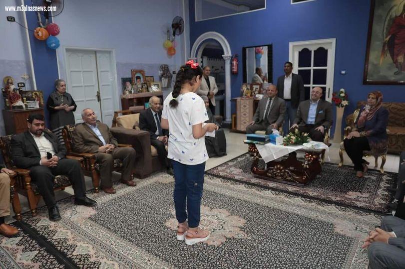 محافظ بني سويف يشارك الأطفال فرحتهم بعيد القيامة المجيد في زيارته لدار أيتام صديقات الكتاب المقدس