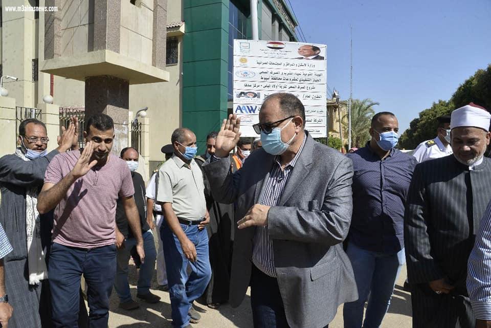 محافظ أسيوط يتفقد أعمال تنفيذ مشروع الصرف الصحي لقرية أولاد الياس بمركز صدفا بتكلفة 80 مليون جنيه ضمن مشروعات 