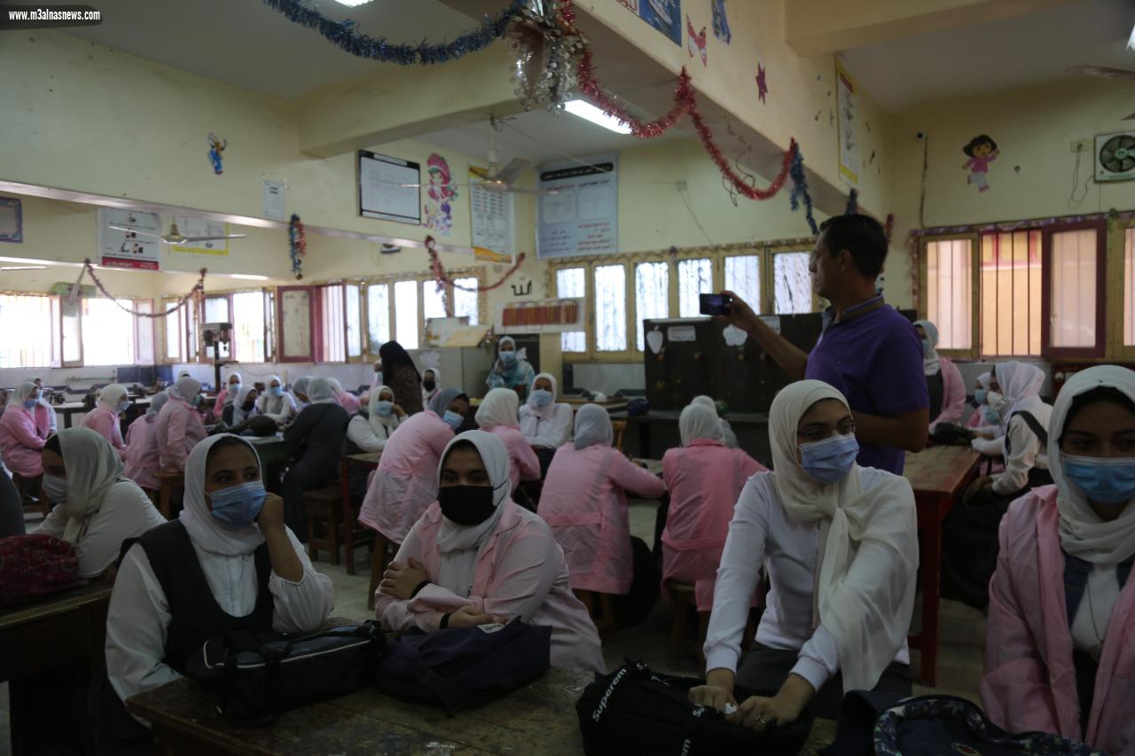  قيادات تعليم كفر الشيخ فى جولات مكوكية على المدارس مع بداية العام الدراسى