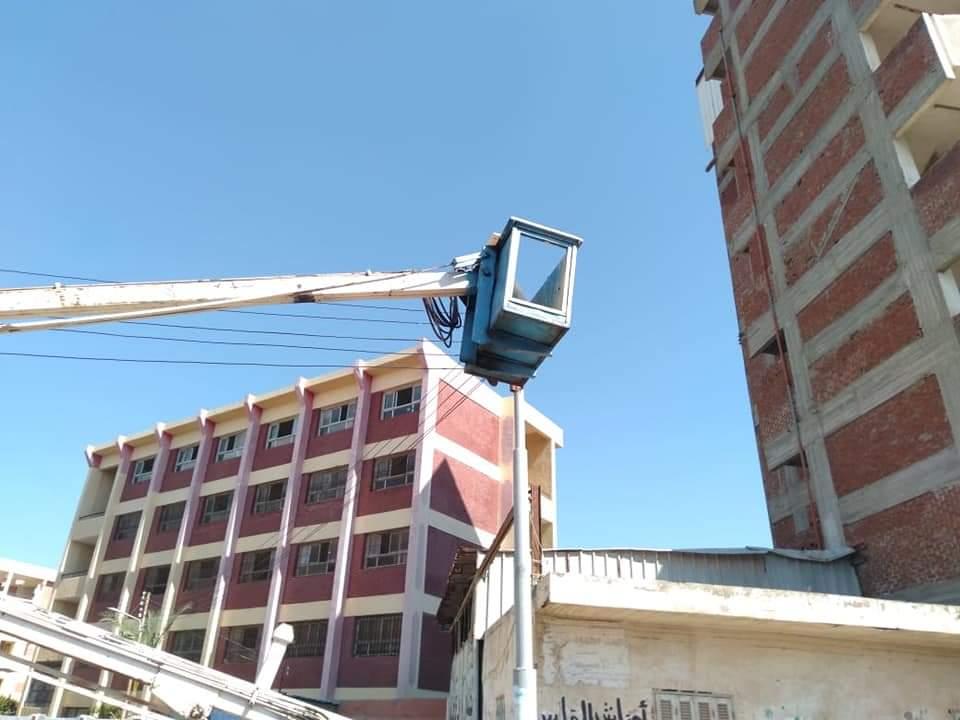 حملات مكثفة لأعمال النظافة العامة والتجميل ورفع كفاءة الإنارة بمراكز ومدن محافظة كفرالشيخ 