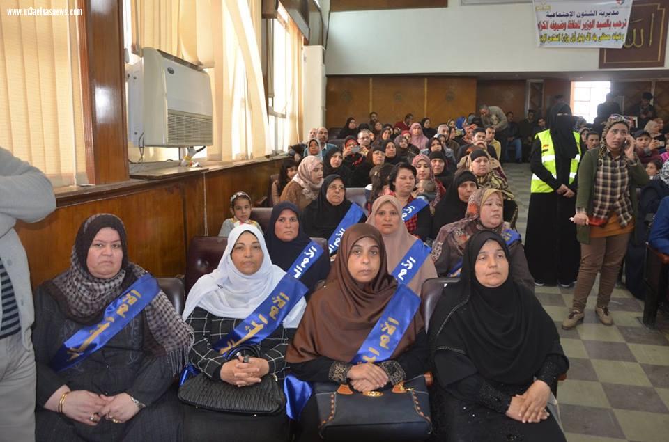 محافظ كفرالشيخ يكرم 10 أمهات مثاليات في احتفالية عيد الأم